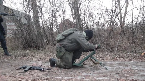 War, shooting with a mortar Vídeo Stock 82399641