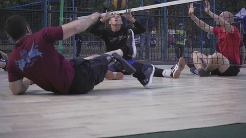 War veterans play sit-down volleyball on the court. Handicapped in sport. 스톡 동영상 120704492