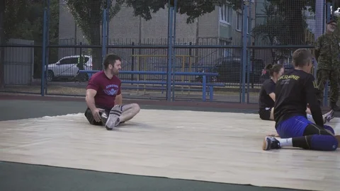 War veterans play sit-down volleyball. Soldiers with prosthetic legs compete. 스톡 동영상 121560081