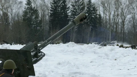War. Winter. The cannon 動画素材 118983437