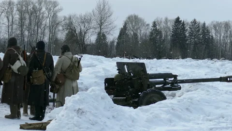 War. Winter. The cannon 動画素材 118983641