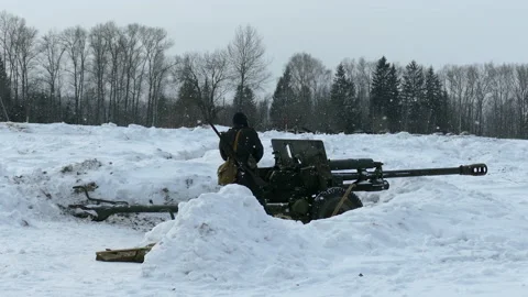 War. Winter. The gun is in position Video stock 118983119