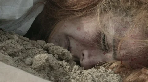 War. The wounded woman. 库存影片 68612504