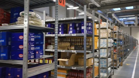Warehouse with cardboard boxes inside on pallets racks, logistic center. Vídeo Stock 126268977