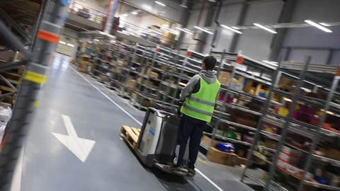 Warehouse with cardboard boxes inside on pallets racks, logistic center. Vidéo 126269744