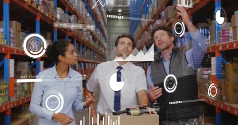 Warehouse crew reaching racks, lead gesturing, operator scanning cart, AR data Vídeo Stock 330195077