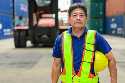 Warehouse engineer working at container yard Foto stock