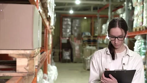 The warehouse manager works. Video stock 182042451