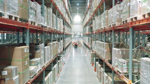 Warehouse with multiple shelves and boxes on them Video stock 159345673