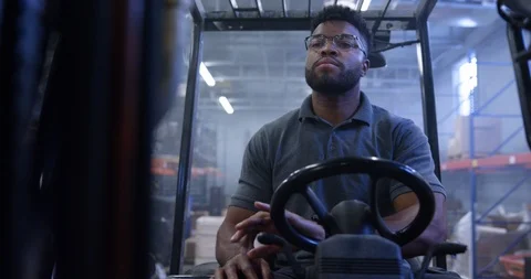 Warehouse worker driving a forklift in warehouse Video stock 116370253
