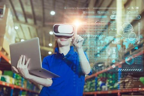 Warehouse worker enjoy using advance modern technology VR overlay digital d.. Foto stock