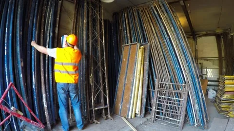 Warehouse worker finds elements of scaffolding. 스톡 동영상 51547915