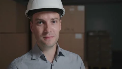 Warehouse worker: manager on the background of the cargo. Stock-Footage 140560057