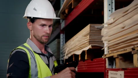 Warehouse Worker Scanning Inventory with Handheld Barcode Scanner Vídeos de archivo 345012621