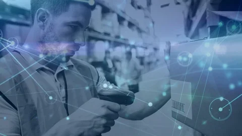 Warehouse worker scanning package Video stock 101018113