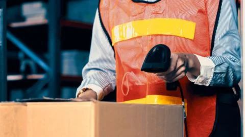 Warehouse worker using barcode scanner in storehouse Foto stock