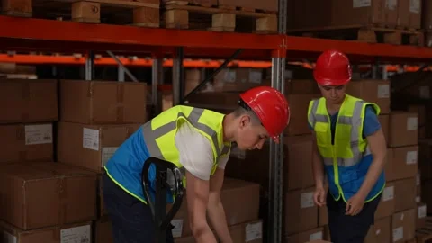 Warehouse workers discussing delivery during walk Video stock 161951699