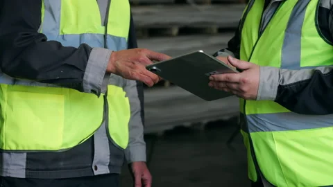 Warehouse Workers Discussing Inventory Data on Digital Tablet. Vídeo Stock 345013356