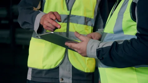Warehouse Workers Discussing Logistics Data on Digital Tablet Vídeo Stock 345013446