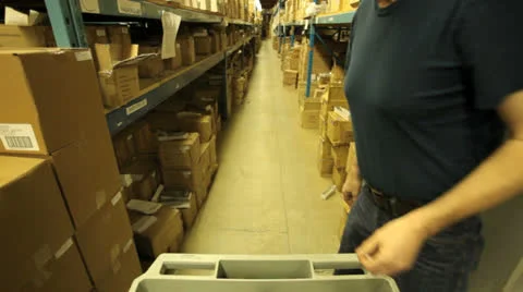 Warehouseman moving stock 스톡 동영상 22918235
