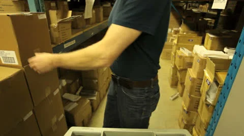 Warehouseman moving stock 库存影片 22918269