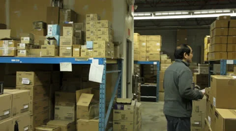 Warehouseman taking stock Видео 22917222
