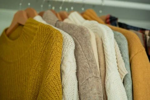 Warm autumn clothes knitted in the closet. Home organization. Foto stock