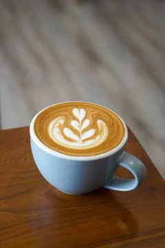 A warm espresso-based drink with steamed milk and smooth foam Stock-Fotos