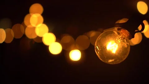 Warm glowing incandescent light bulbs in the night Vidéo 343894521