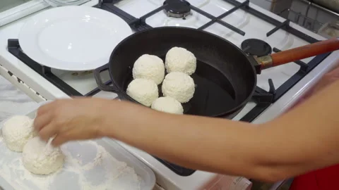 Warm Hands Gently Place Cottage Cheese Dough into Hot Pan for Frying Vidéo 321646459