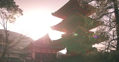 Warm light on orange temple tilt shot Vídeo Stock 59904889