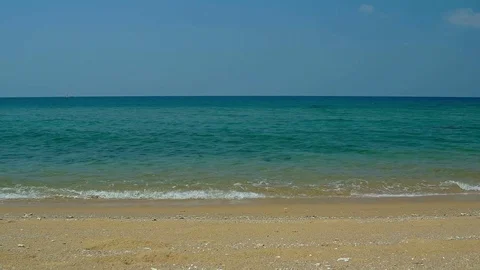 Warm Ocean Water laps at Coarse Sand on a Tropical Beach 库存影片 74964284