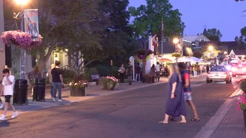 Warm summer night with people walking and restaurant patios open in new normal 库存影片 155585889