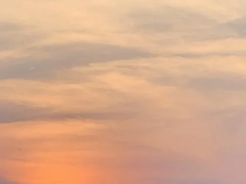 Warm Sunset Cloudscape with Layered Evening Colors in Jakarta Indonesia 스톡 사진