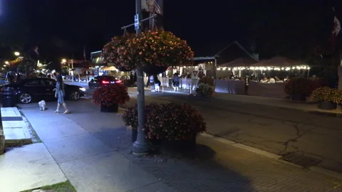 Warm ummer night with people walking and restaurant patios open post COVID 19 Vídeo Stock 158485985