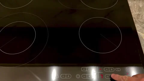 Warm your hands over the electric stove in the bitter cold. Vidéo 253738732