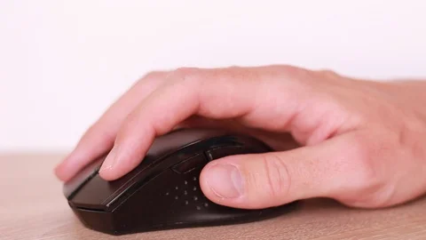 Warming hand while working with mouse 動画素材 88764005