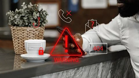 Warning about scam call message received on mobile phone in cafe setting Foto stock