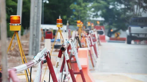 Warning light under construction 库存影片 25542586