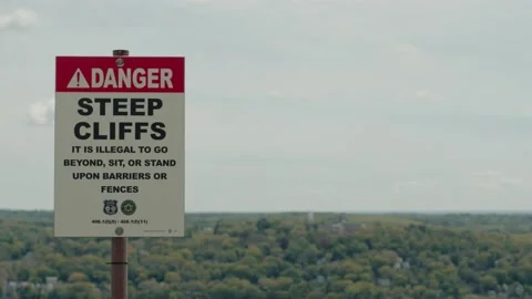 Warning Sign Reading "Danger! Steep Cliffs" Vidéo 153819042