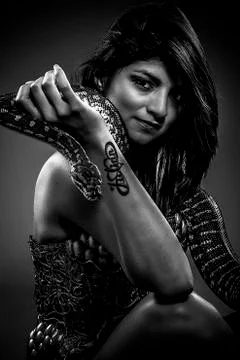 Warrior, brunette woman posing with a python snake australian Fotos de archivo