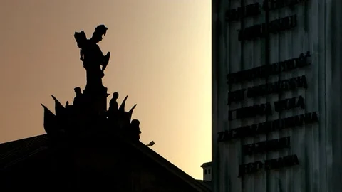 Warsaw sunset statue tilt down Stock Footage 75909676