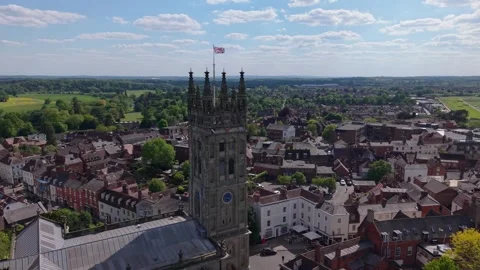 Warwick Spring Orbit: St Mary’s Belfry Surrounded by Colorful Nature 스톡 동영상 331218570