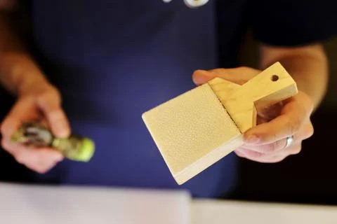 Wasabi that is extracted from the root with a special tool, Japanese cuisine Foto stock