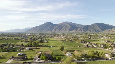 Wasatch mountains with Mapleton and Spanish fork villages In Utah, USA. Stock Footage 154618820