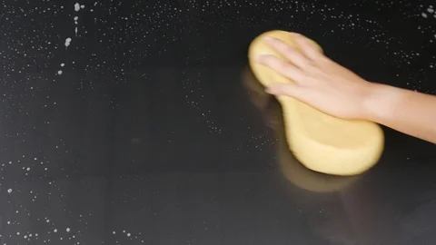 Wash car by hand with sponge 库存影片 115118765