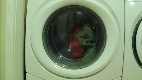 Wash cycle of a high-efficiency front-loader washing machine Vídeo Stock 92483405