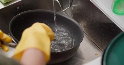 Wash dishes in the kitchen Stock Footage 132895734