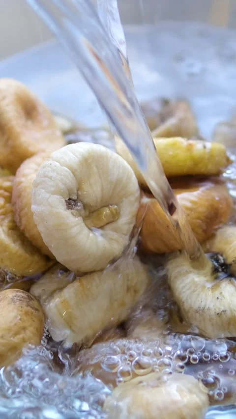 Wash figs Deciduous Fig large shrub under constant flow of water, washing Stock Footage 302737515