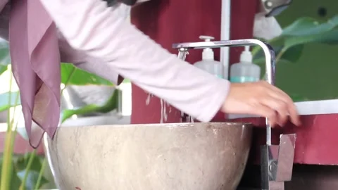 Wash hands with soap before eating Stockbeeldmateriaal 244050203